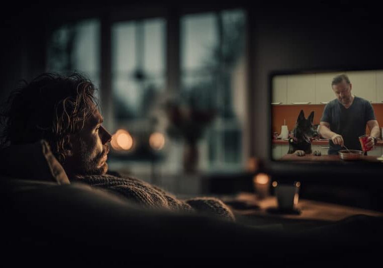 Man zit TV te kijken